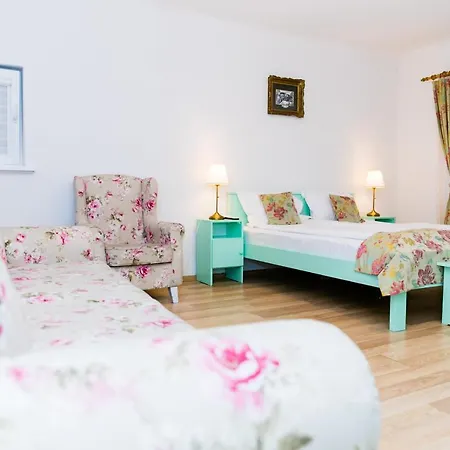 Tischler & Studio Apartment