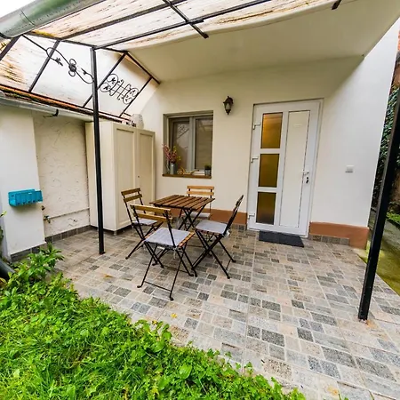 Apartment Tischler & Studio